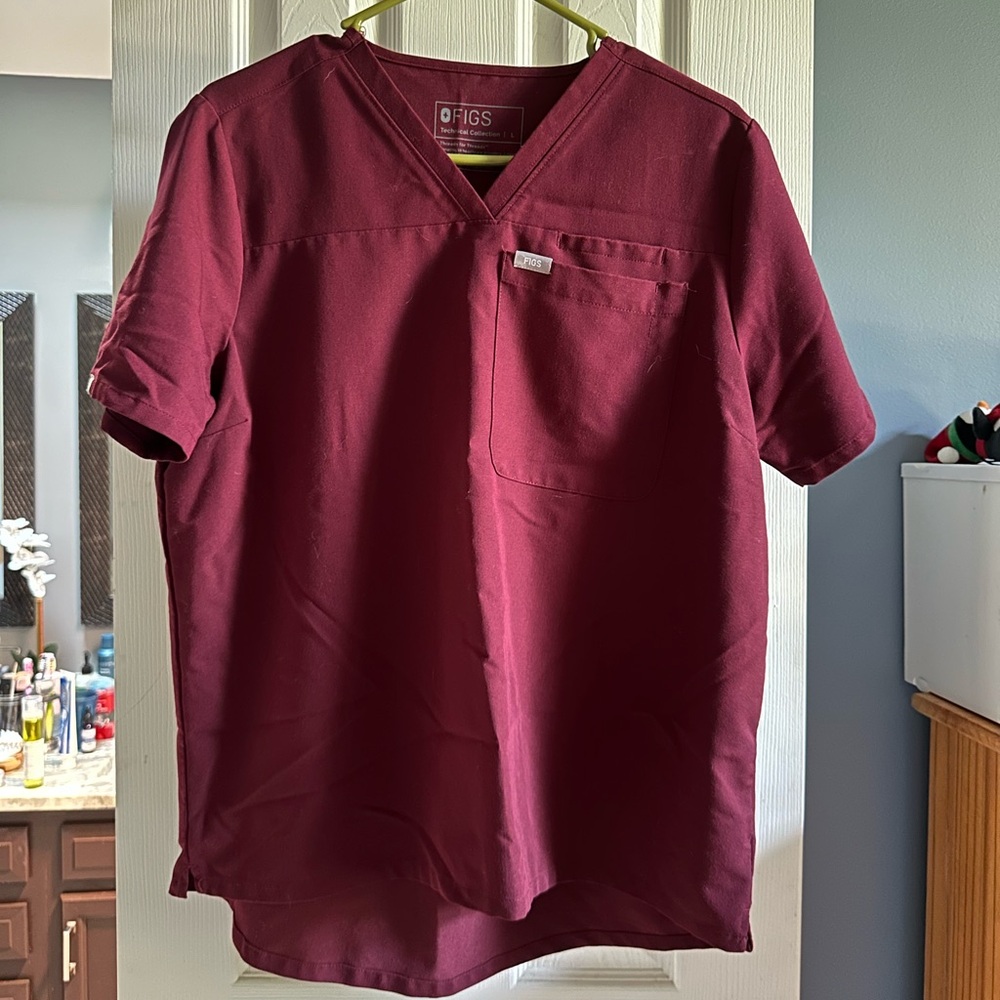 Figs scrub top